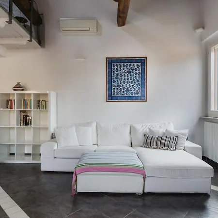 Authentic Loft Apartment *